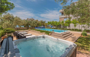 Awesome Home In Srima With Jacuzzi